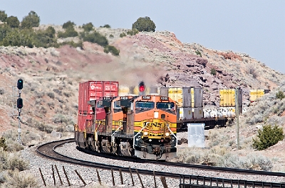 BNSF 4368 at MP 194.6 AZ on 18 April 2008.jpg